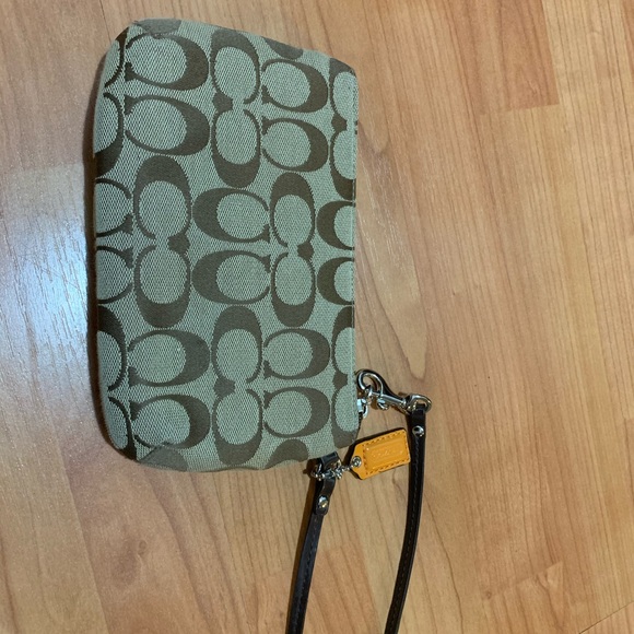 Coach wristlet - Picture 2 of 3